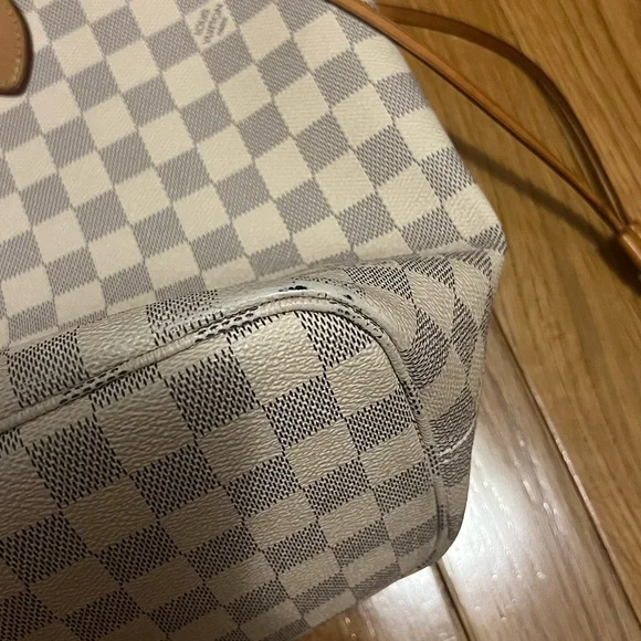 Louis Vuitton Neverfull MM - Picture 4 of 15